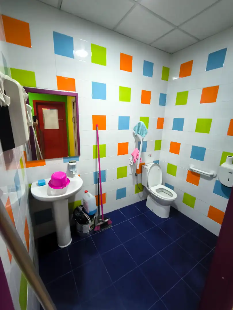 Badezimmer von Geschaftsraum zur Miete in Cartagena mit Klimaanlage, Heizung und Parkett