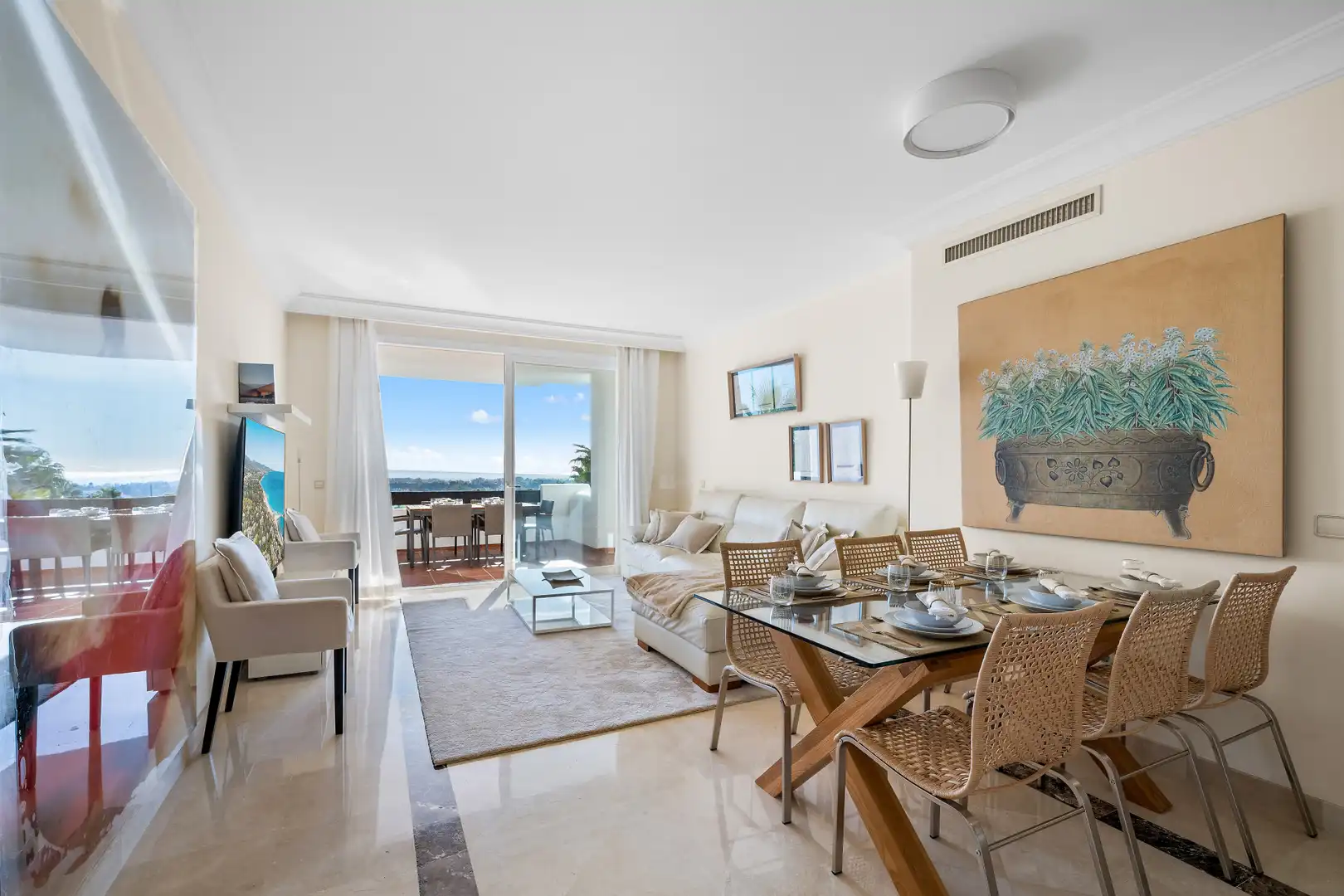 Wohnzimmer von Wohnungen zur Miete in Benahavís mit Klimaanlage, Terrasse und Schwimmbad