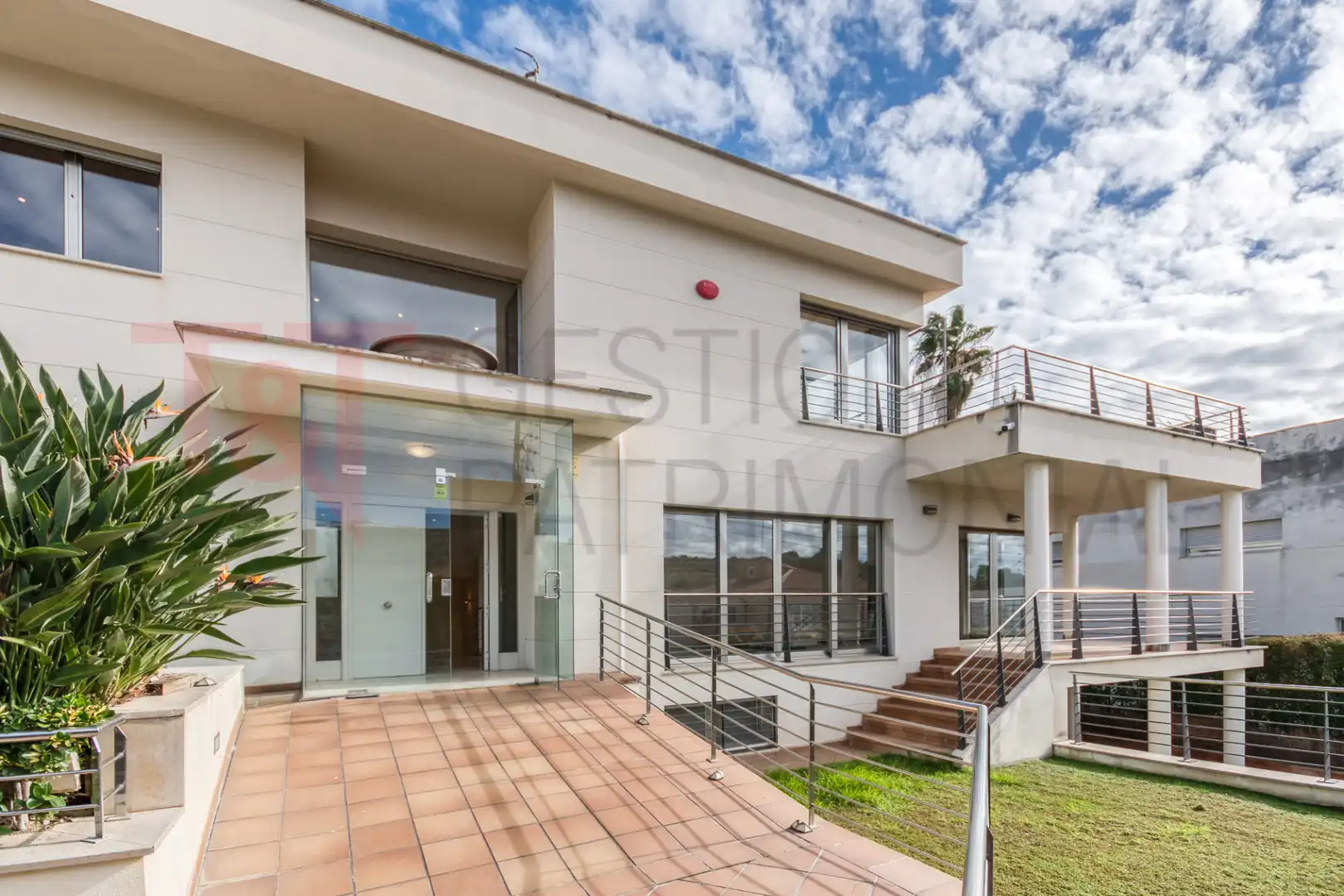 Vista exterior de Casa o xalet en venda en Alella amb Aire condicionat, Calefacció i Jardí privat