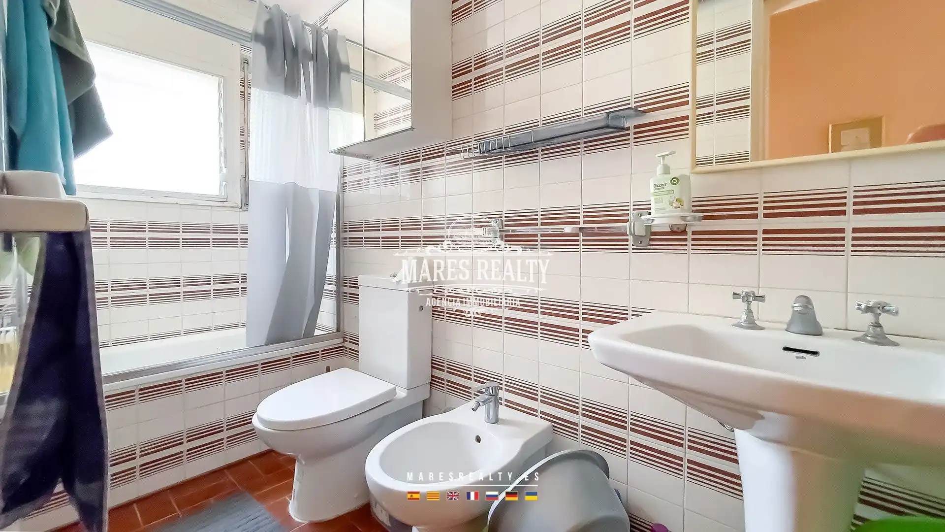 Badezimmer von Haus oder Chalet zum Verkauf in Lloret de Mar mit Klimaanlage, Heizung und Privatgarten