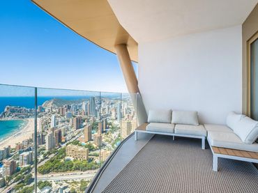 Penthouse with balcony for sale in Playa de Poniente
