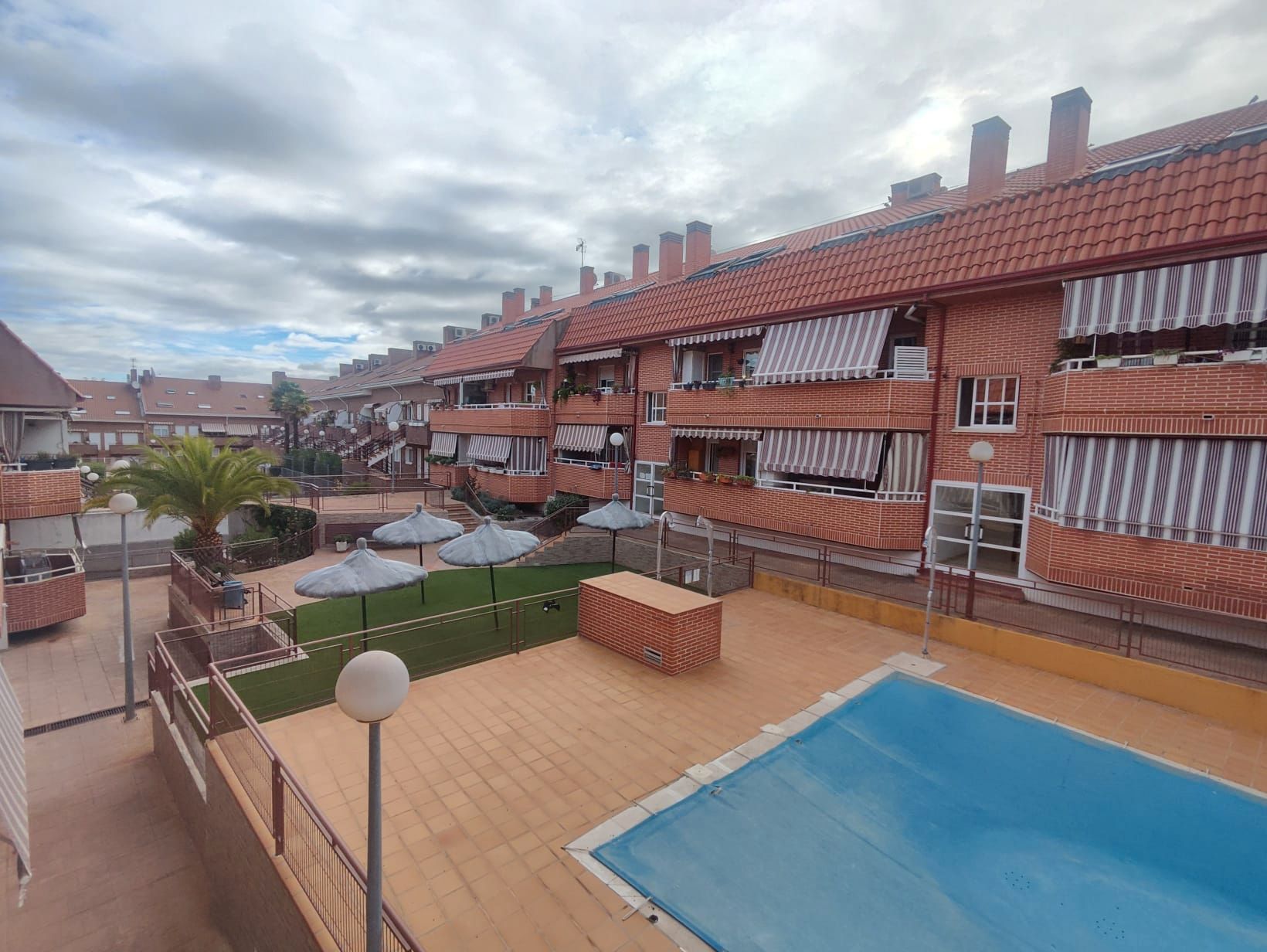 Exterior view of Duplex for sale in Sevilla la Nueva  with Air Conditioner, Heating and Terrace