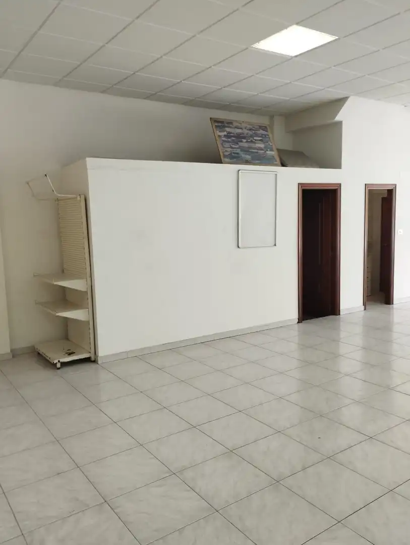 Local commercial à louer à Avenida Fisterra, imagen 5