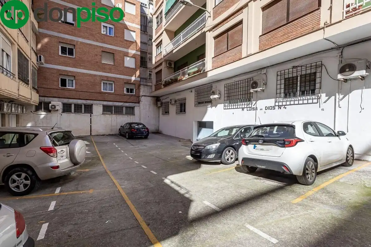 Parkplatz von Wohnung zum Verkauf in Granada