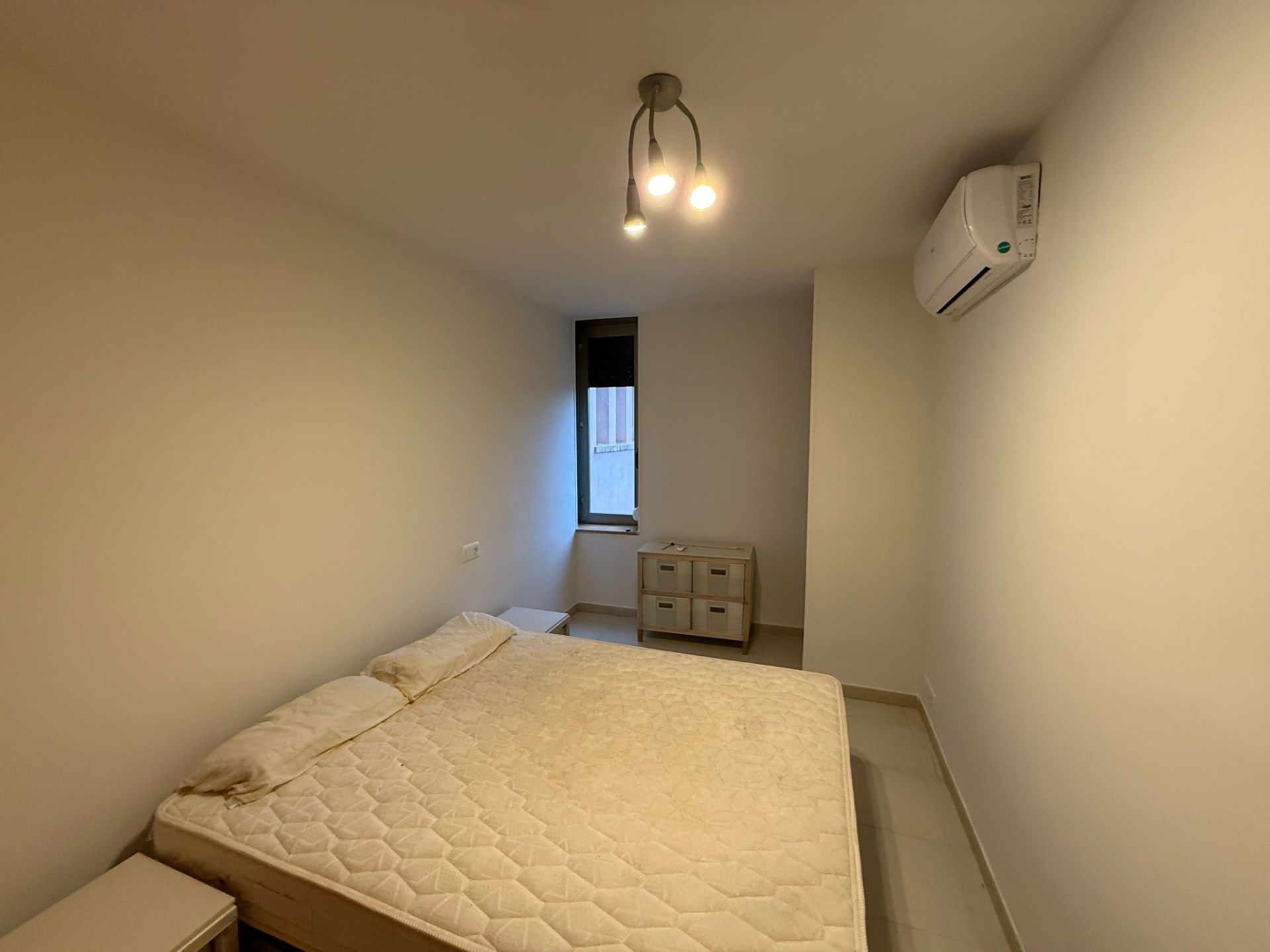 Bedroom of Flat to rent in Girona Capital  with Air Conditioner, Heating and Furnished