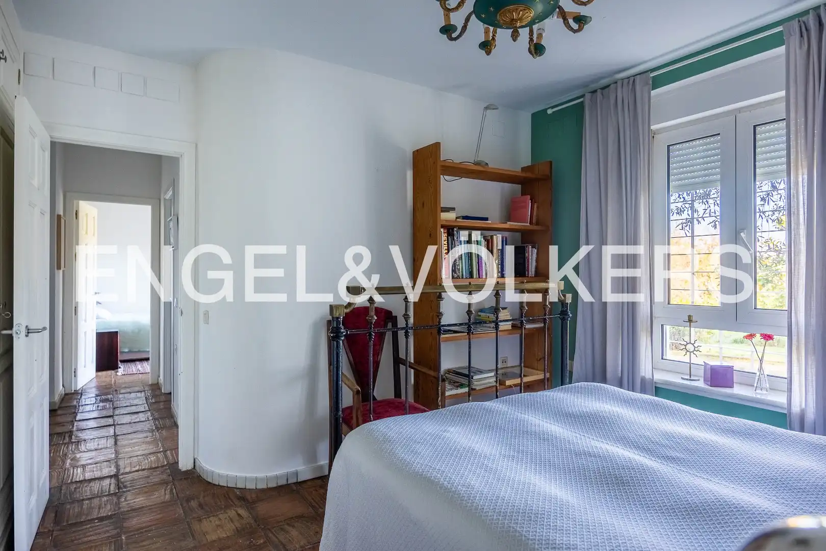 Bedroom of Houses for sale in Valencina de la Concepción  with Air Conditioner, Heating and Private garden