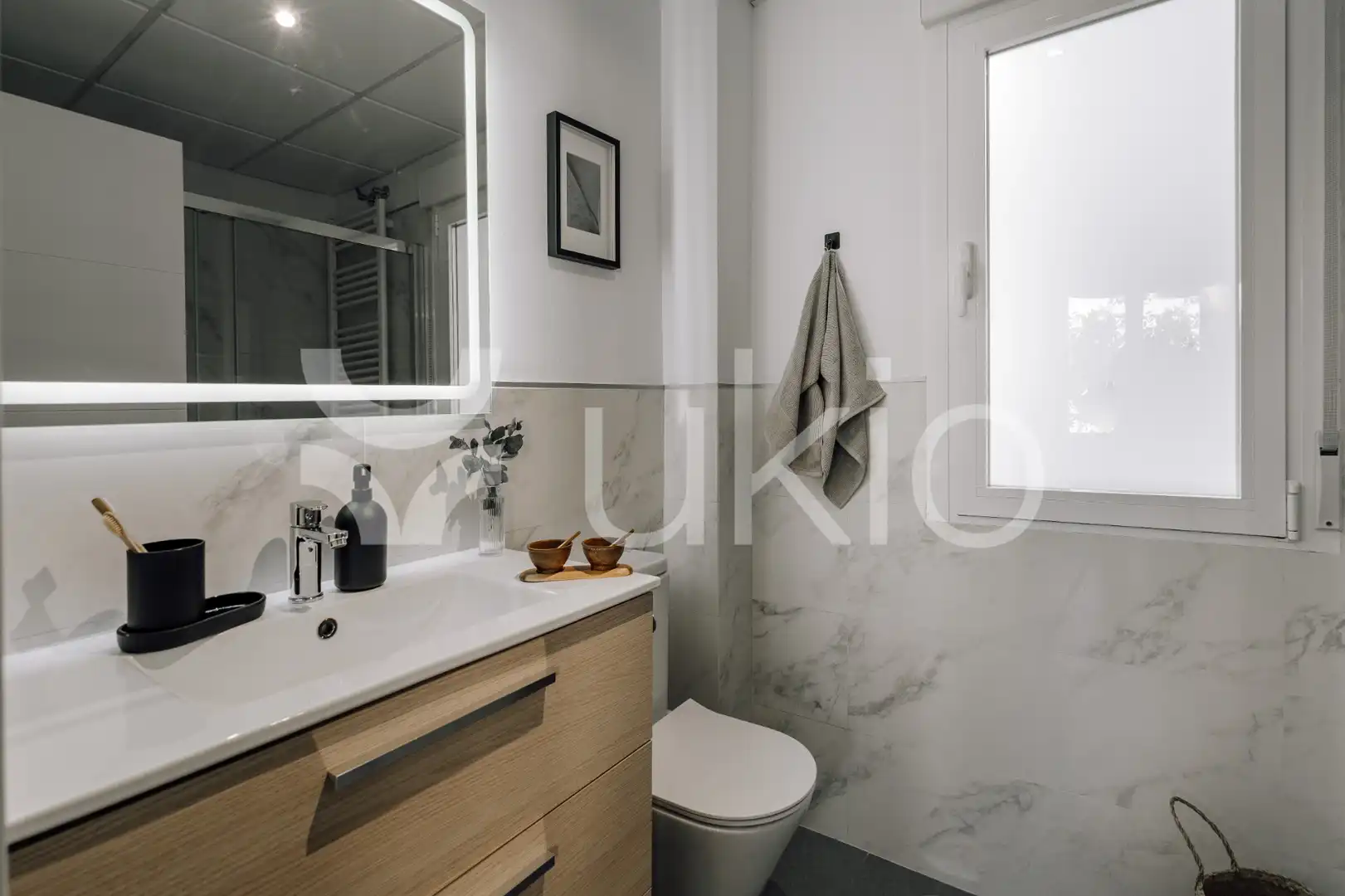 Bany de Apartament de lloguer en Madrid amb Aire condicionat, Calefacció i Moblat