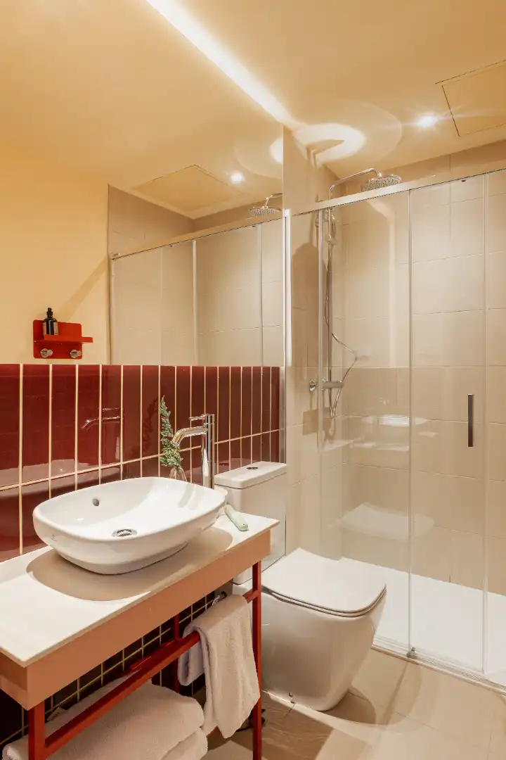 Bany de Apartament de lloguer en  Pamplona / Iruña amb Moblat, Microones i TV