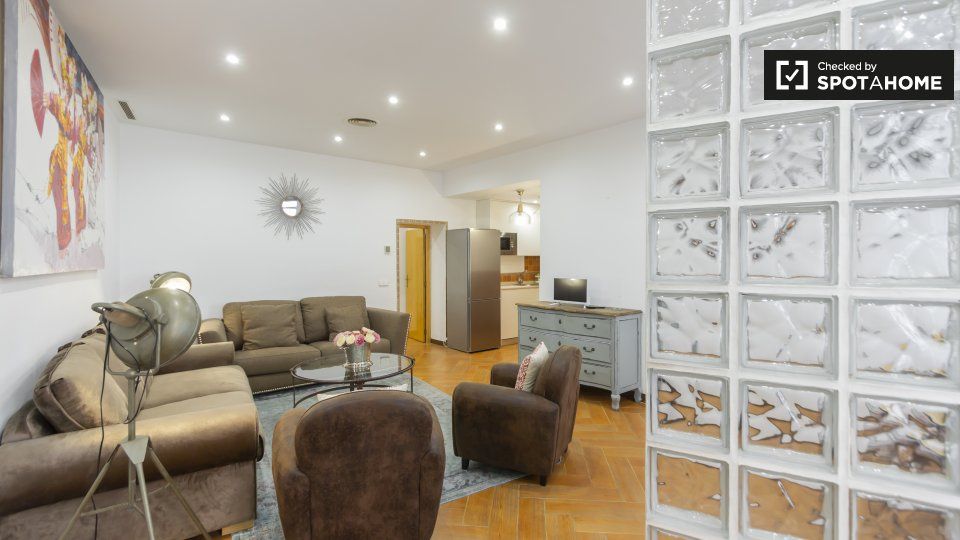 Living room of Flat to rent in  Madrid Capital  with Air Conditioner, Heating and Furnished