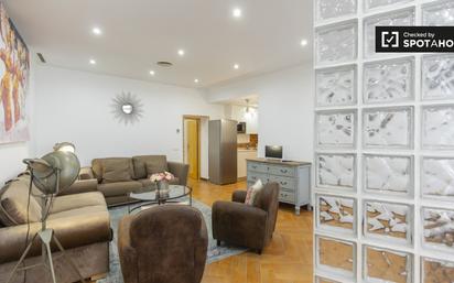 Living room of Flat to rent in  Madrid Capital  with Air Conditioner, Heating and Internet