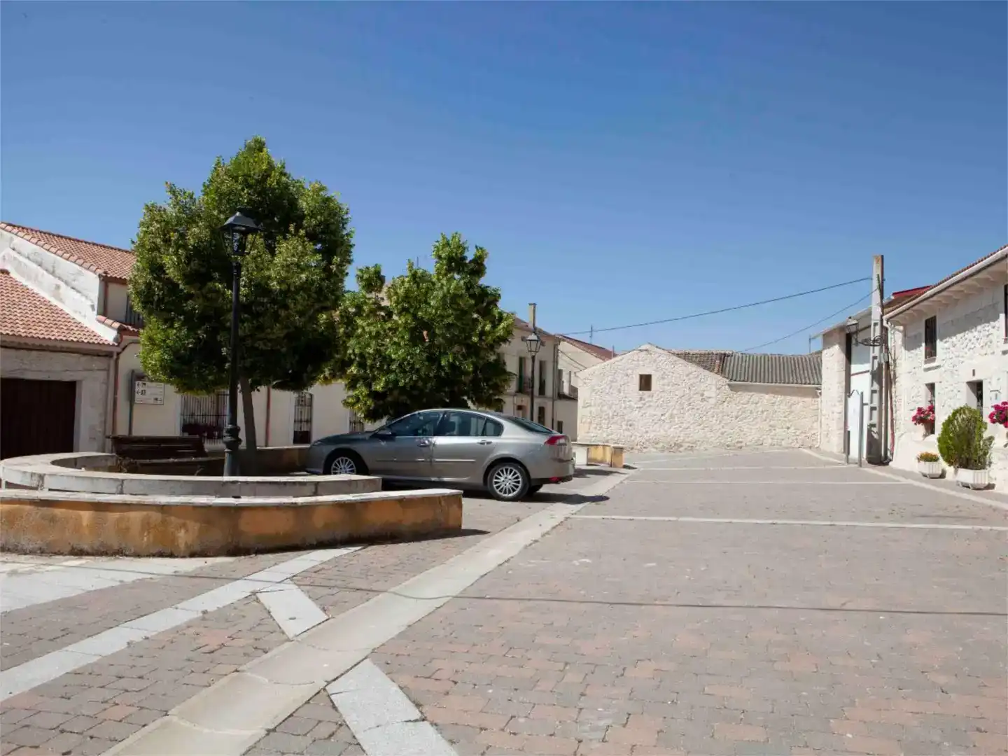 Vista exterior de Casa adosada en venda en Membibre de la Hoz amb Moblat