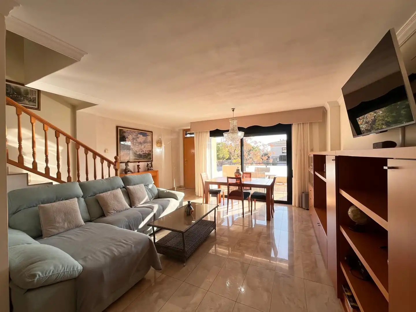 Sala de estar de Casa adosada en venta en Vilanova i la Geltrú con Calefacción, Jardín privado y Terraza