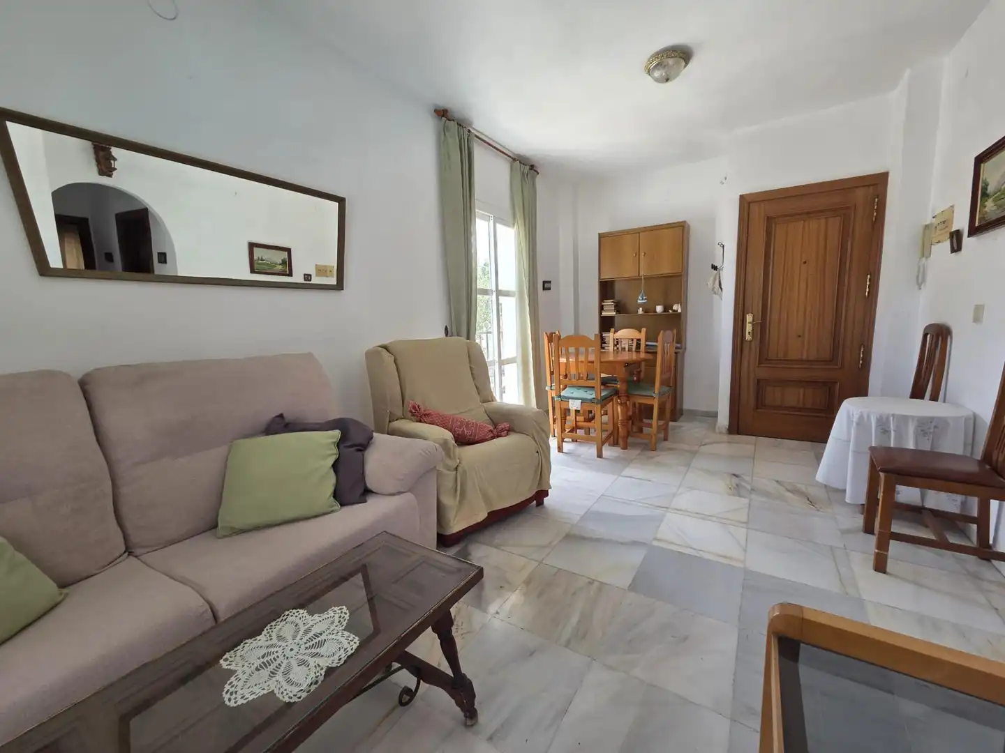 Sala de estar de Piso en venta en Rincón de la Victoria con Terraza y Piscina comunitaria