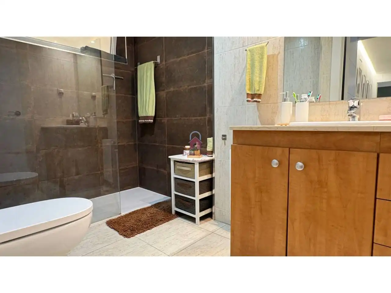 Bathroom of Flat for sale in Terrassa  with Air Conditioner, Heating and Storage room