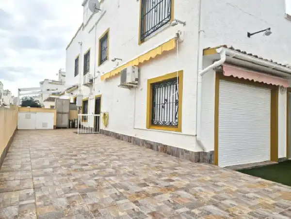 Vista exterior de Dúplex en venda en Orihuela amb Aire condicionat, Terrassa i Traster