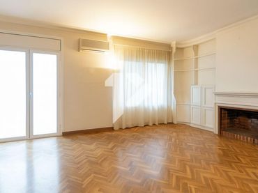 Flat with balcony for sale in Calle de Teodora Lamadrid