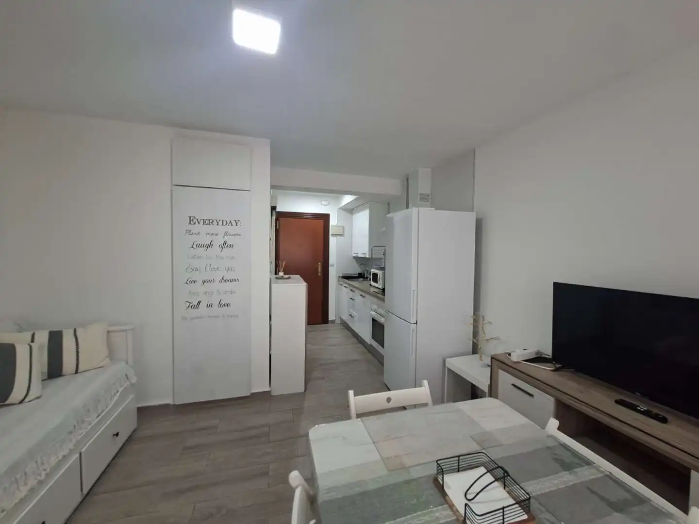 Monolocale con piscina in affitto a N/A