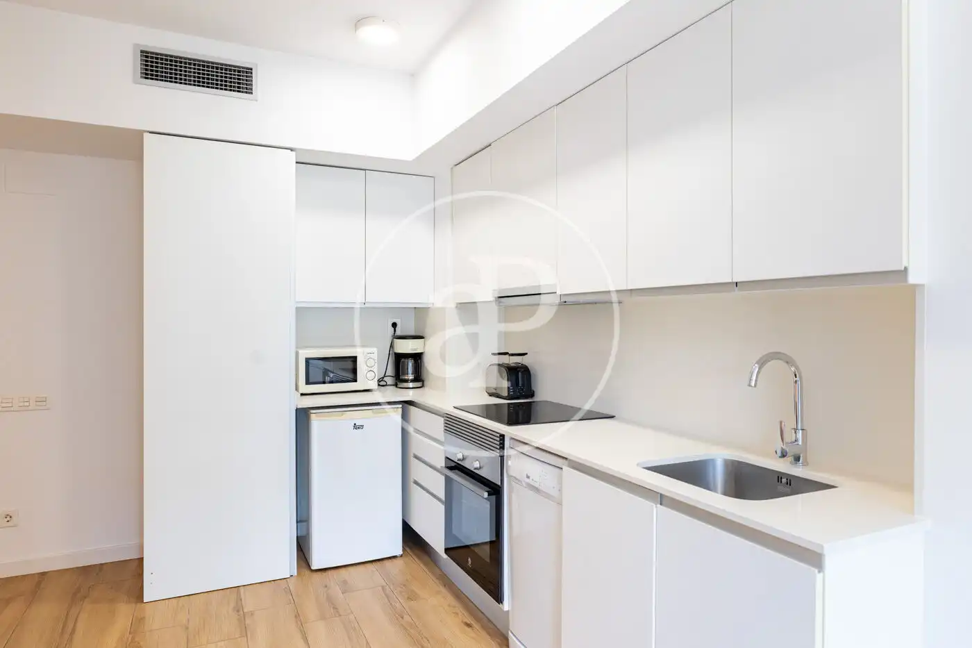 Küche von Wohnung zum Verkauf in Barcelona mit Klimaanlage, Heizung und Balkon