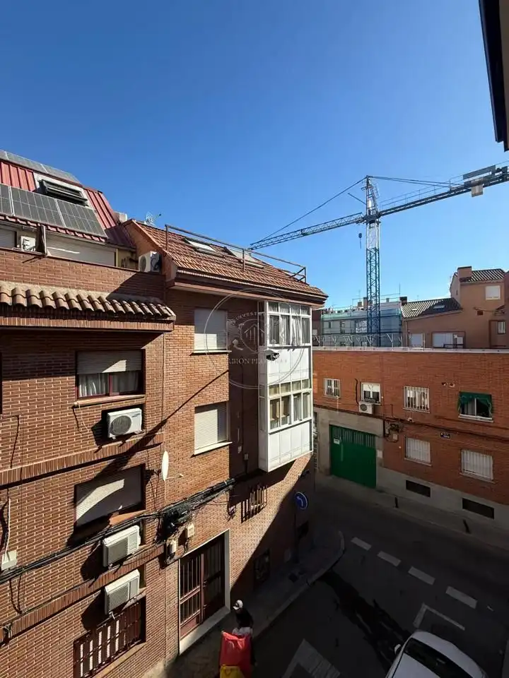 Vista exterior de Apartament en venda en  Madrid Capital amb Calefacció i Moblat