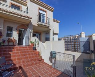 Vista exterior de Casa adosada en venda en  Almería Capital amb Aire condicionat, Terrassa i Balcó