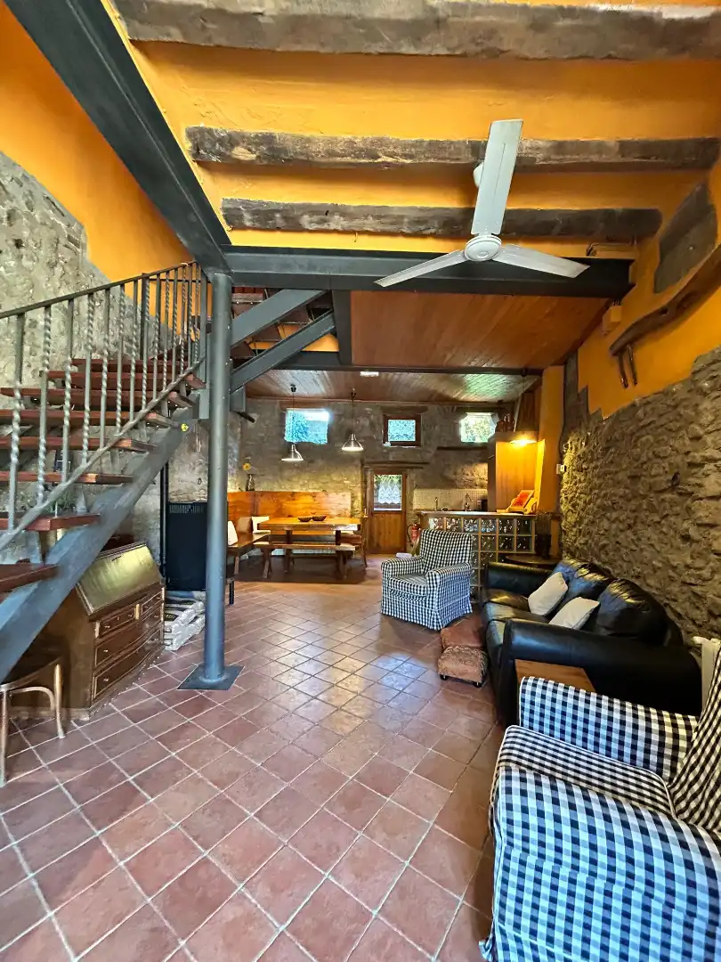 Sala de estar de Finca rústica en venta en Alpens con Calefacción, Parquet y Amueblado