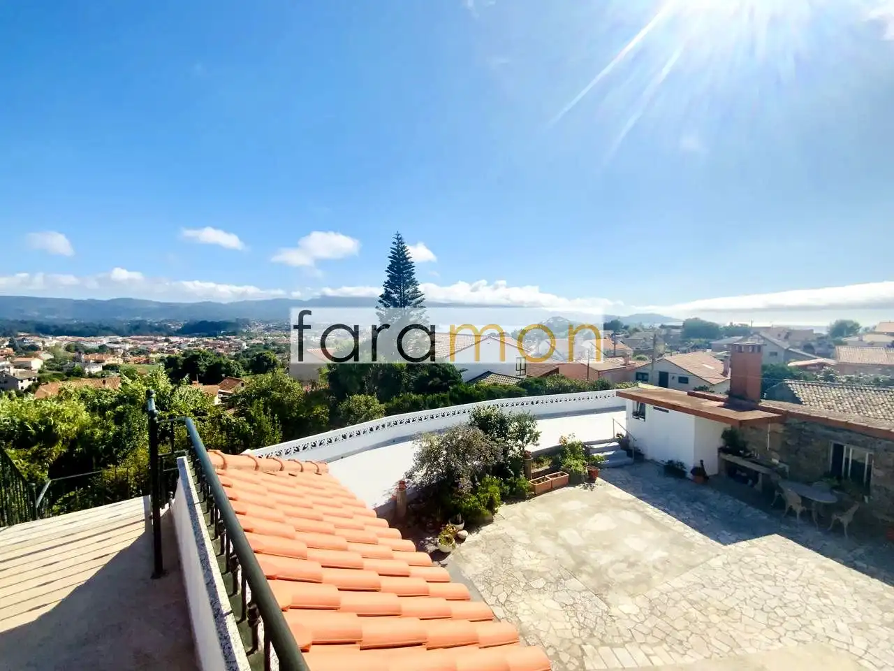 Vista exterior de Casa o xalet en venda en Nigrán amb Calefacció, Jardí privat i Terrassa
