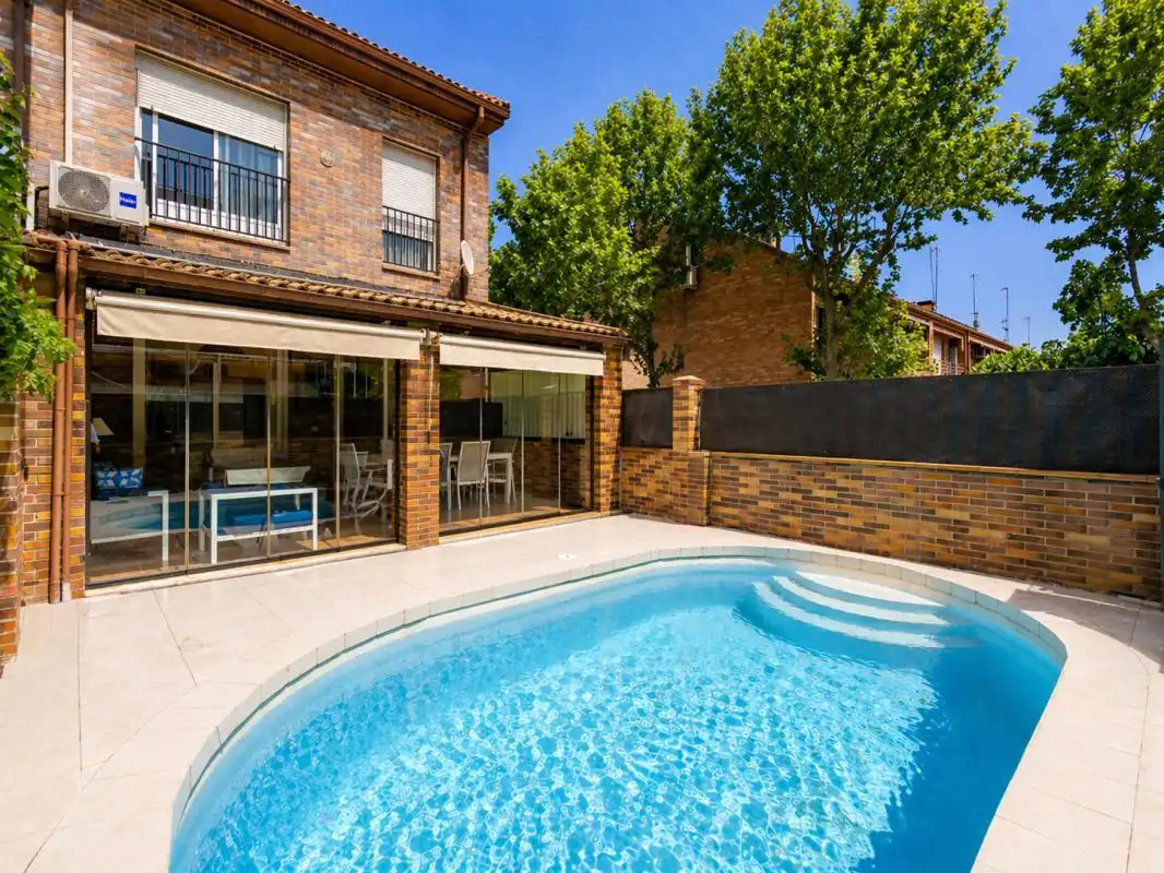 Swimming pool of Detached homes for sale in Villanueva del Pardillo  with Air Conditioner, Heating and Private garden