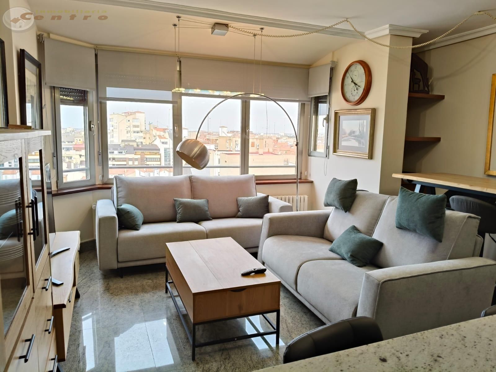 Sala d'estar de Apartament de lloguer en  Albacete Capital amb Calefacció i Moblat