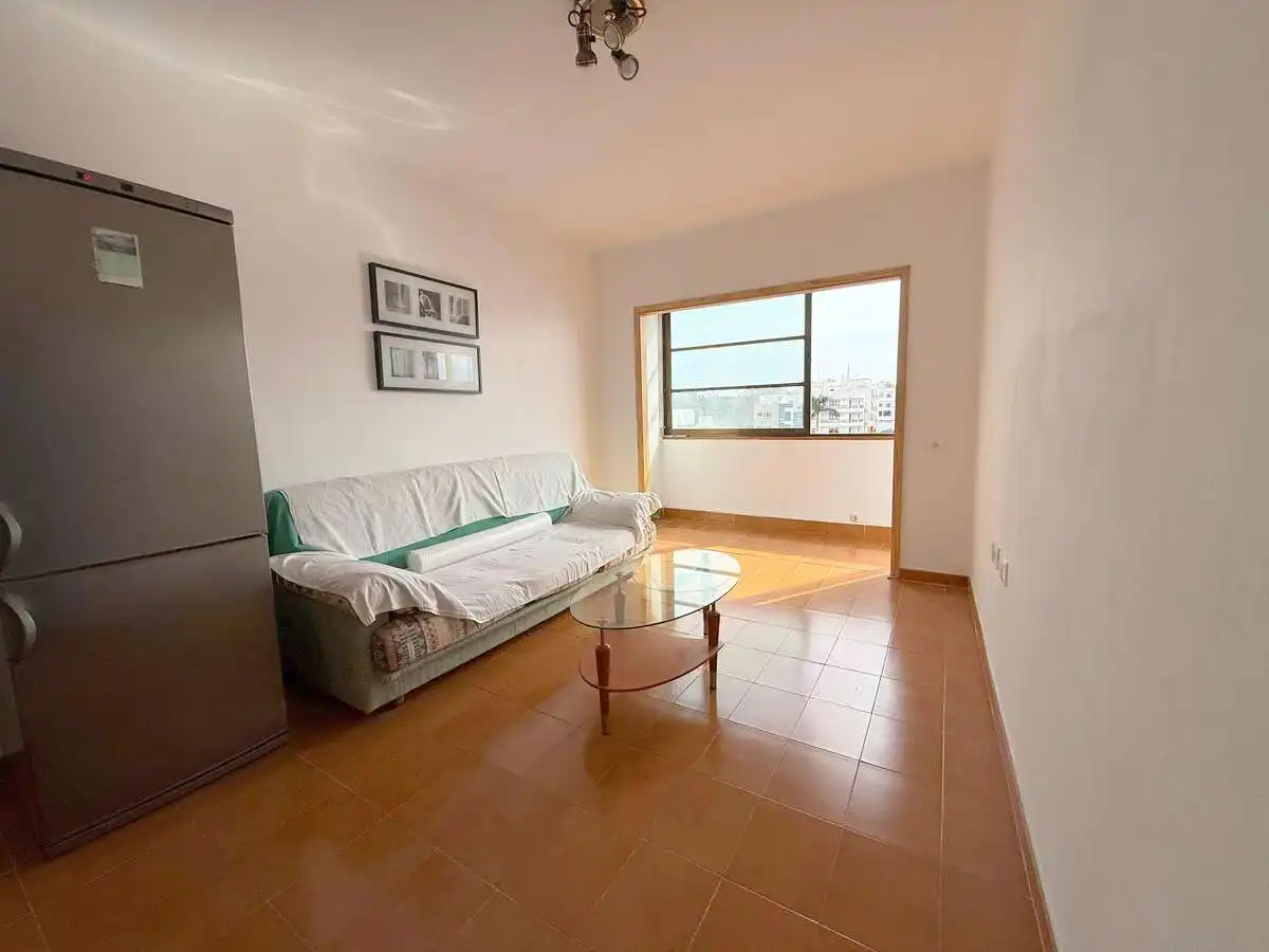 Sala d'estar de Pis en venda en Arrecife amb Terrassa i Moblat