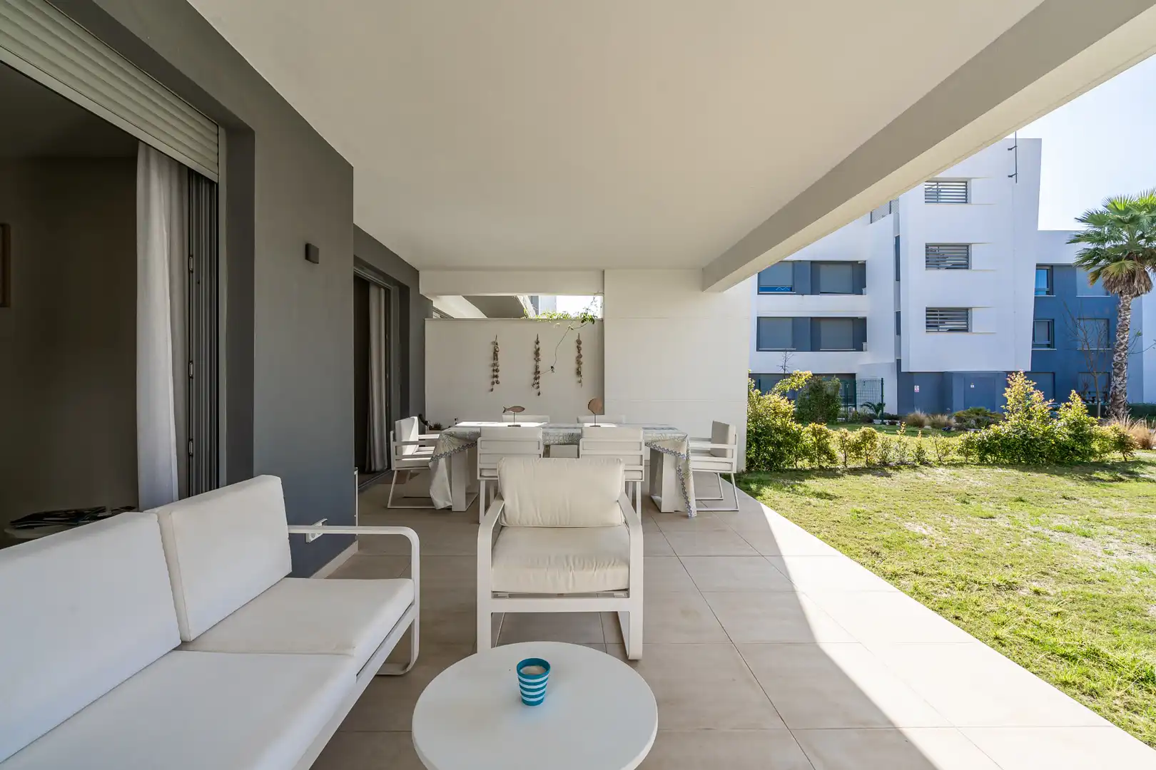 Terrasse von Erdgeschoss zum Verkauf in Estepona mit Klimaanlage, Terrasse und Schwimmbad