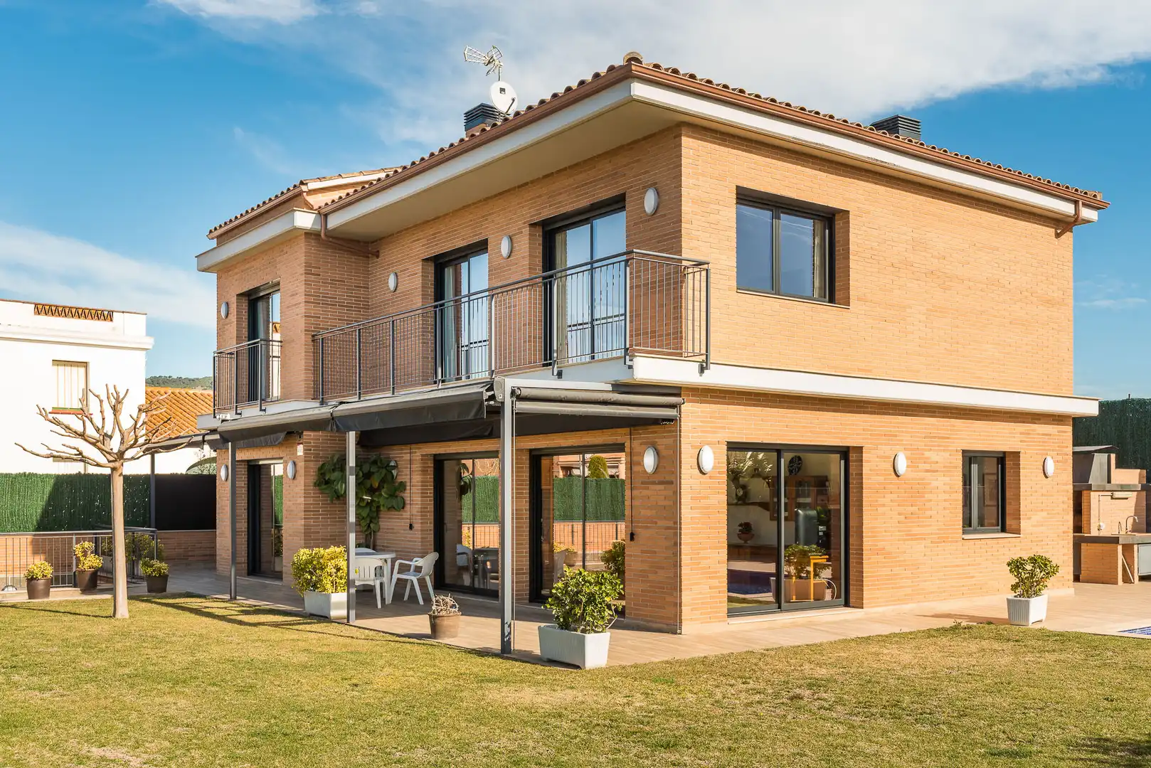 Vista exterior de Casa o xalet en venda en Vilassar de Mar amb Aire condicionat, Calefacció i Jardí privat