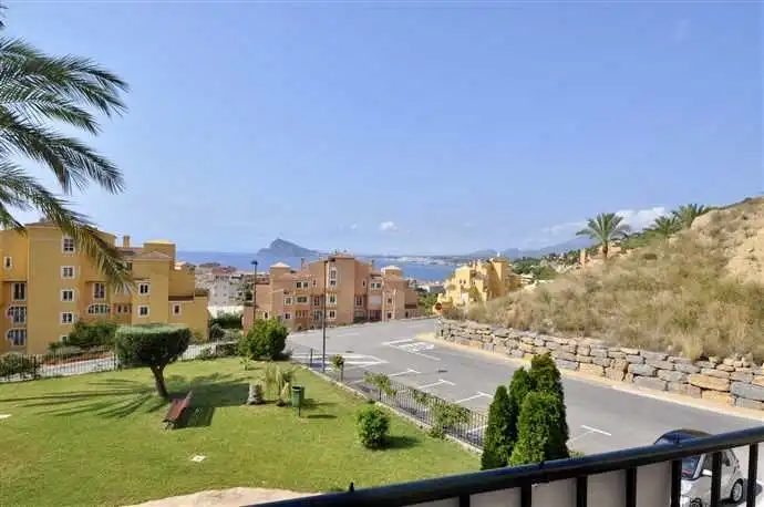 Vista exterior de Apartament en venda en Calpe / Calp amb Aire condicionat, Calefacció i Jardí privat