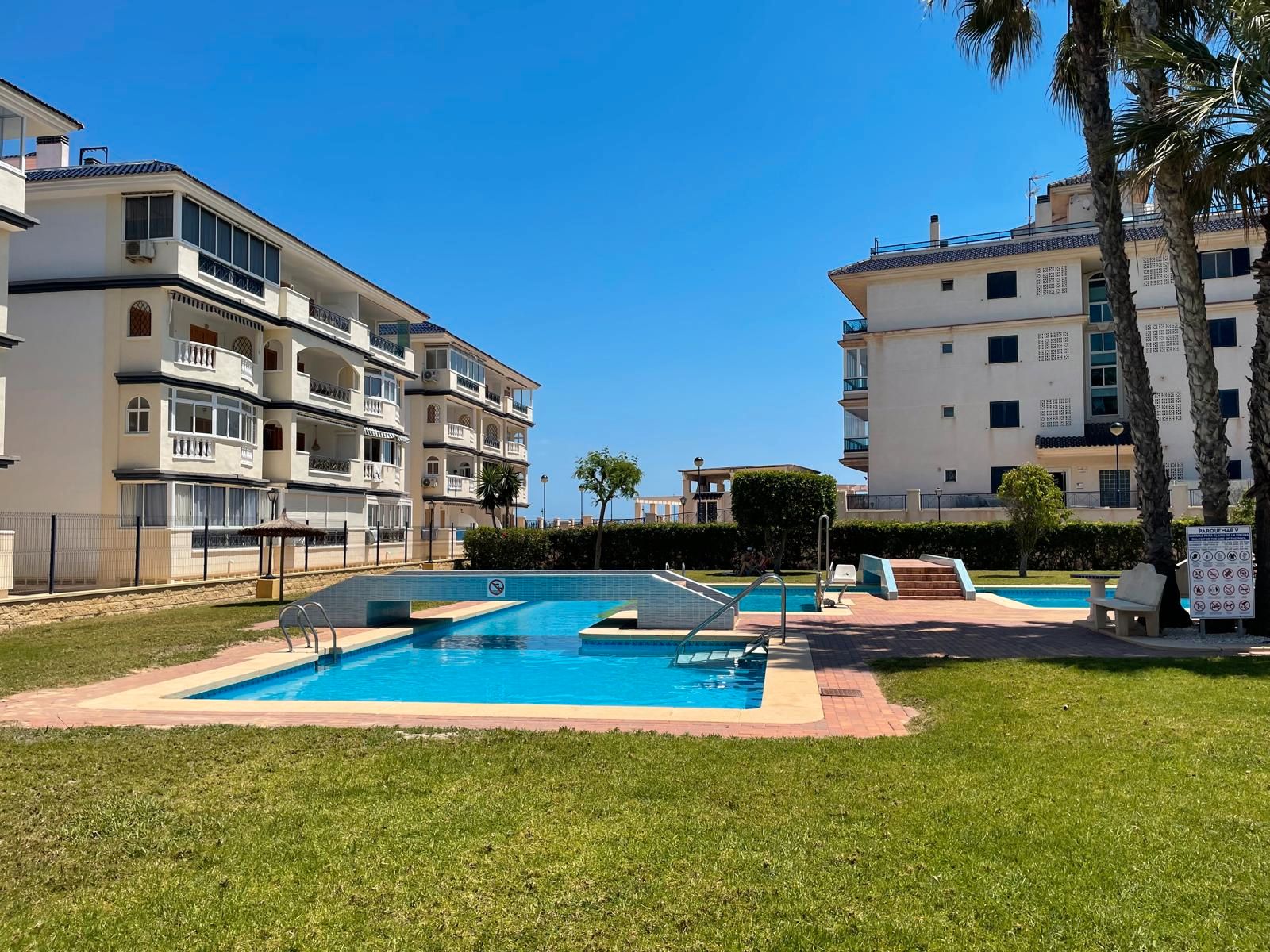 Swimming pool of Flat for sale in Torrevieja  with Air Conditioner, Terrace and Oven