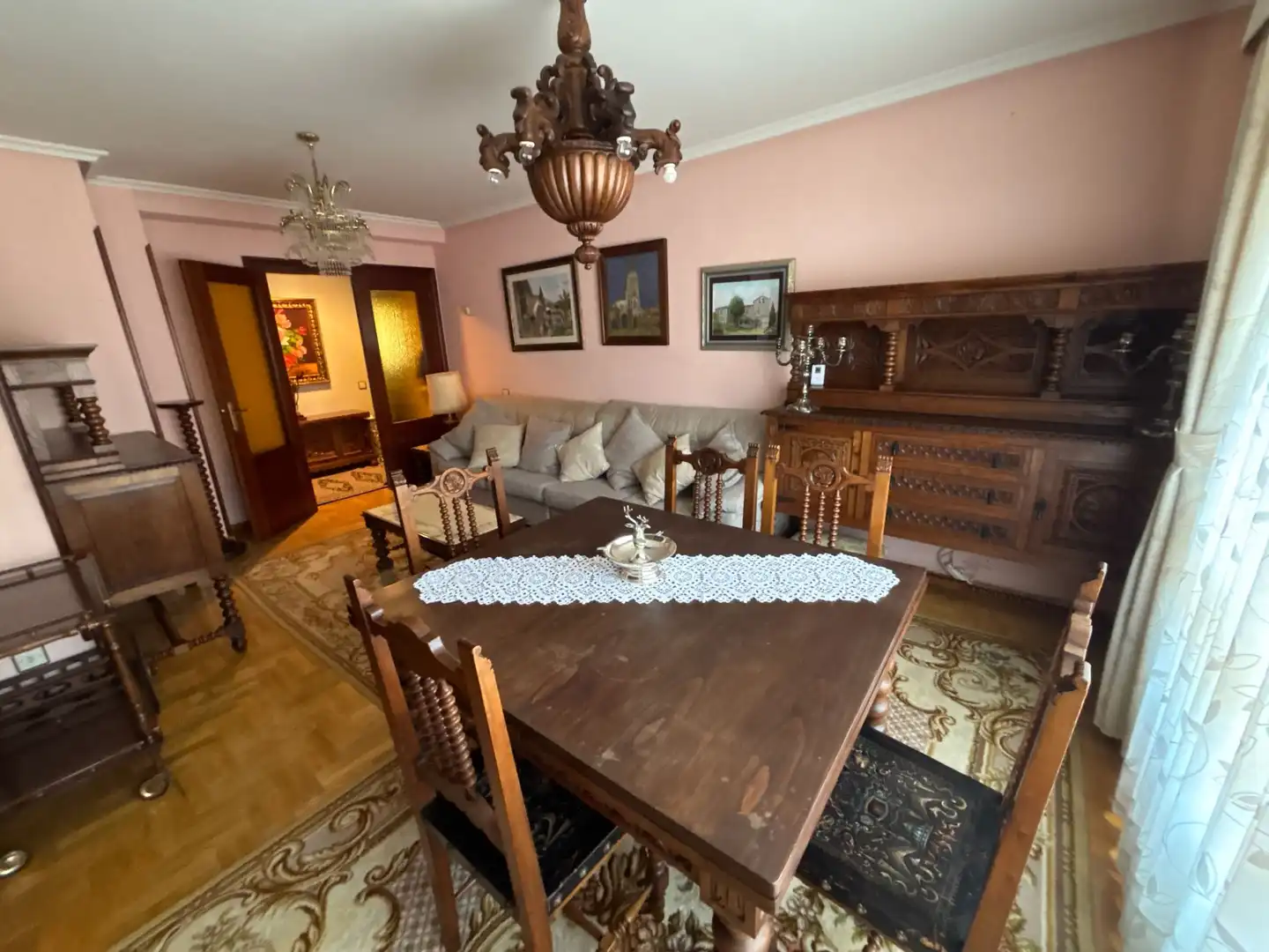 Comedor de Piso de alquiler en Oviedo  con Calefacción, Parquet y Amueblado