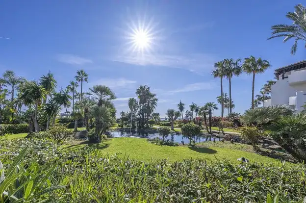 Garten von Erdgeschoss zum Verkauf in Estepona mit Klimaanlage, Heizung und Parkett