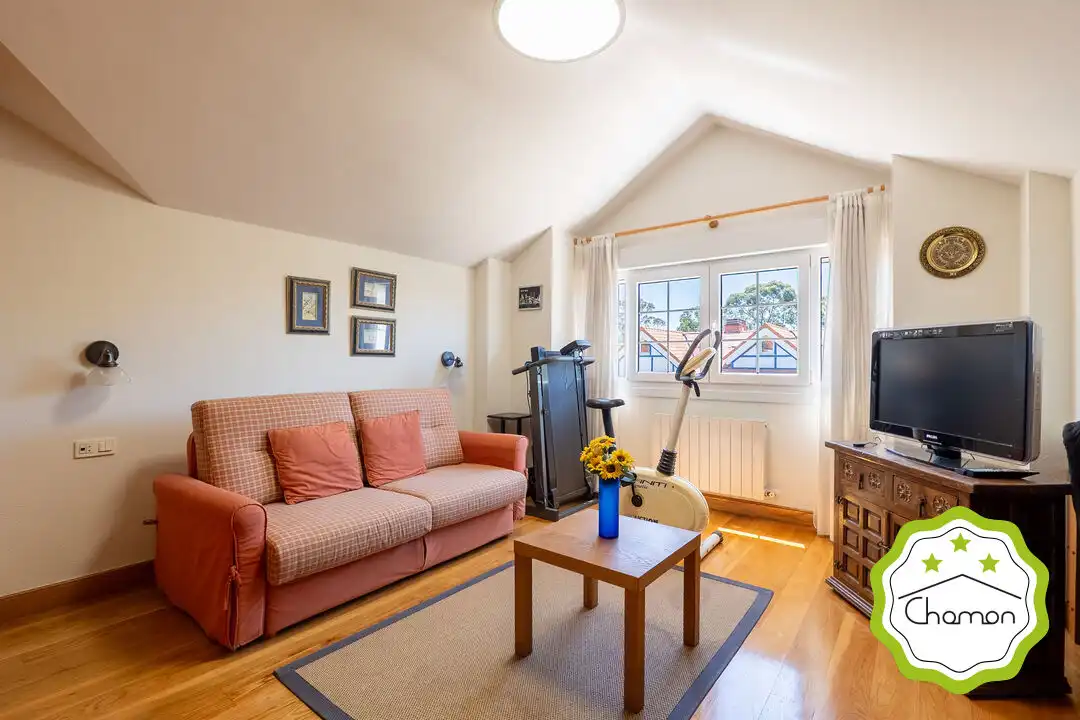 Sala de estar de Casa adosada en venta en Loiu con Calefacción y Jardín privado