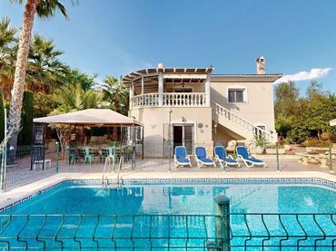 Chalet con piscina en venta en Valle del Sol