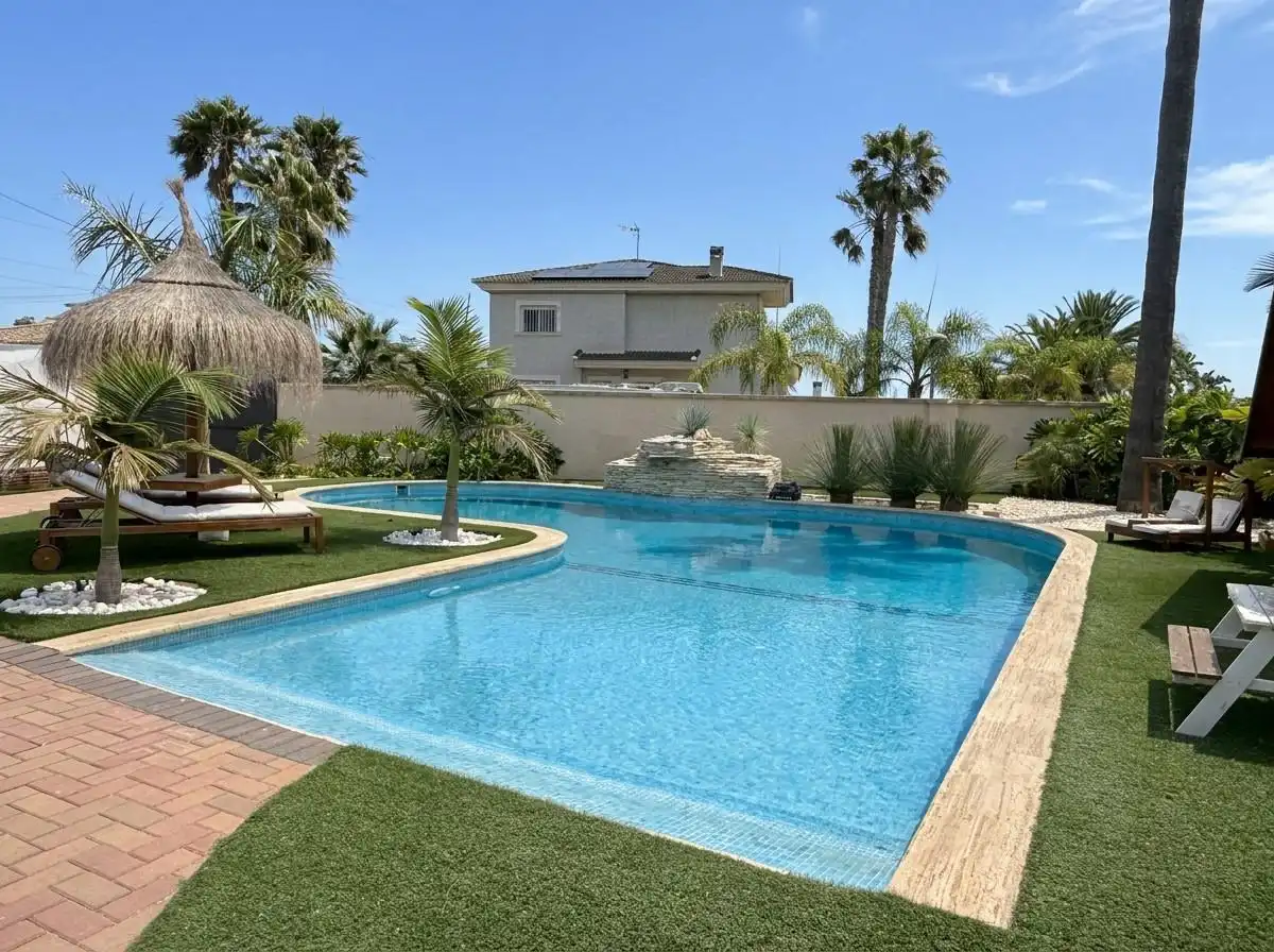 Piscina de Casa o chalet en venta en San Vicente del Raspeig / Sant Vicent del Raspeig con Aire acondicionado, Jardín privado y Terraza