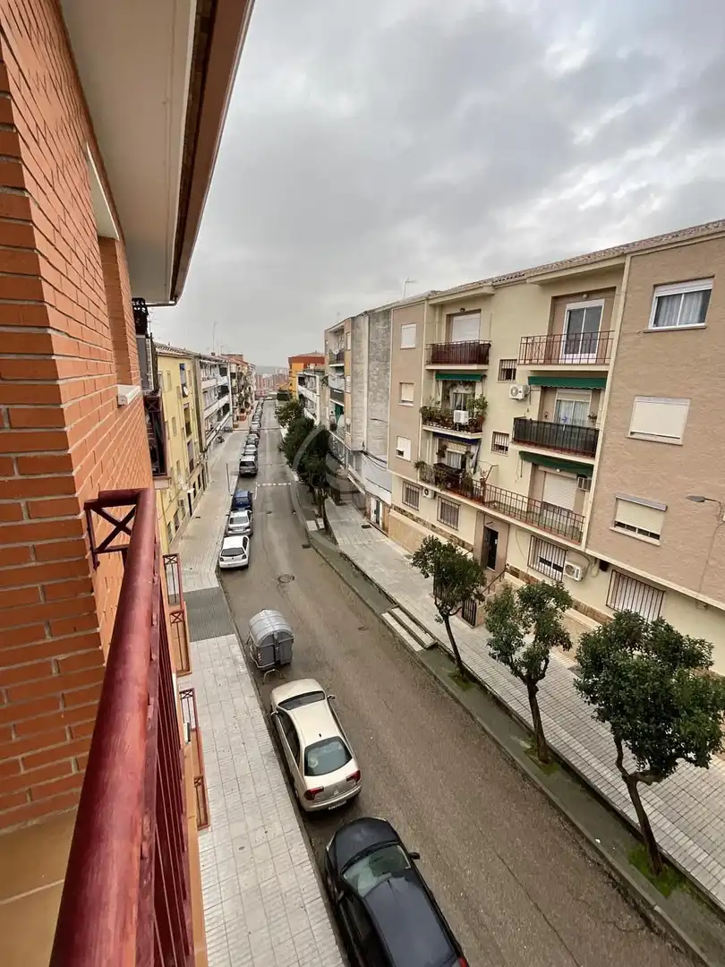 Außenansicht von Maisonette zum Verkauf in Linares mit Klimaanlage