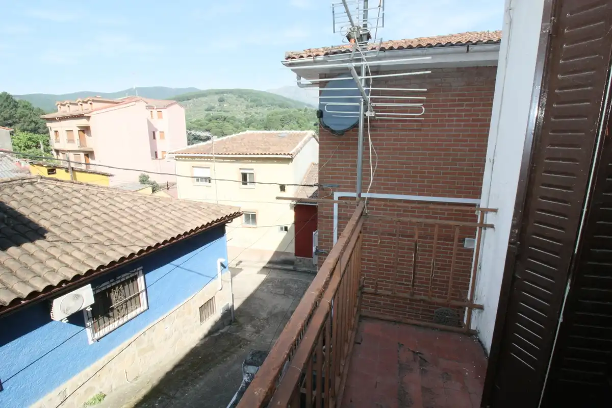 Vista exterior de Piso en venta en Arenas de San Pedro con Balcón