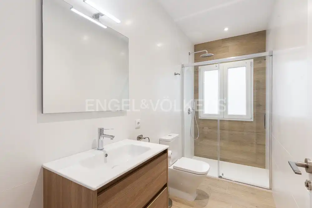 Baño de Piso de alquiler en Valencia con Aire acondicionado, Calefacción y Parquet