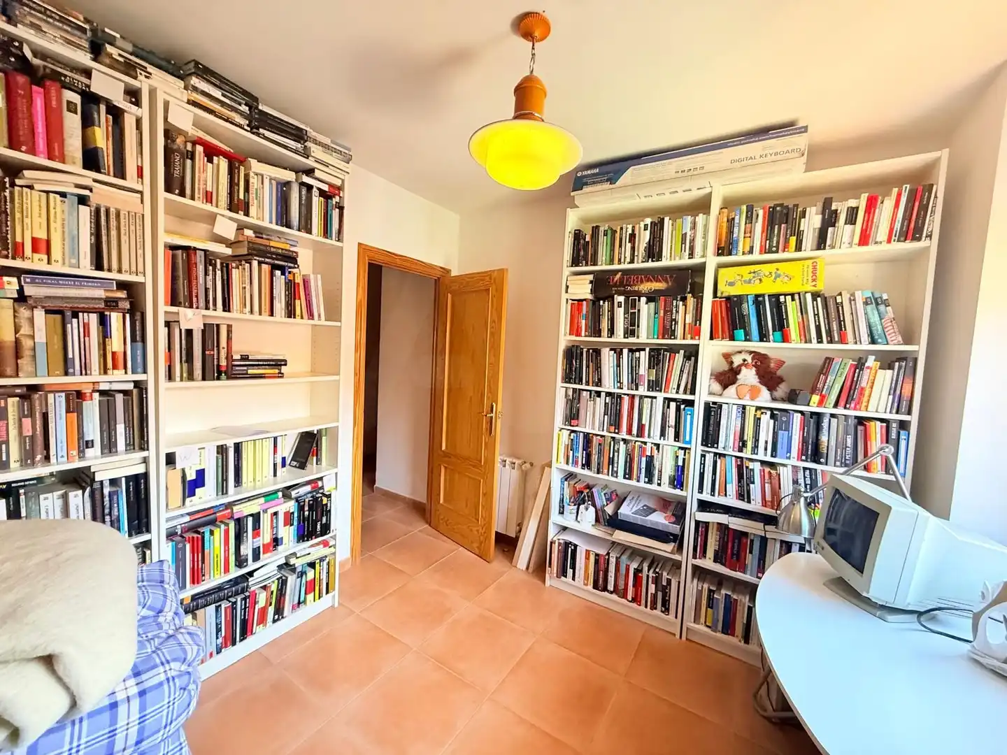 Sala d'estar de Casa adosada en venda en San Martín de Valdeiglesias amb Calefacció i Terrassa