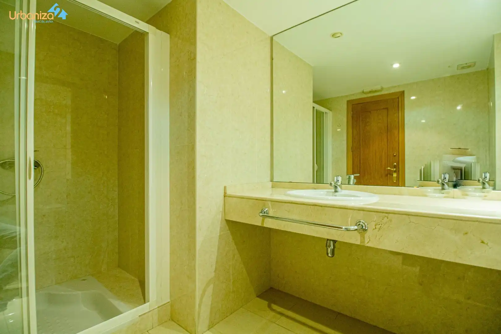 Badezimmer von Büro zum Verkauf in Badajoz mit Klimaanlage und Abstellraum