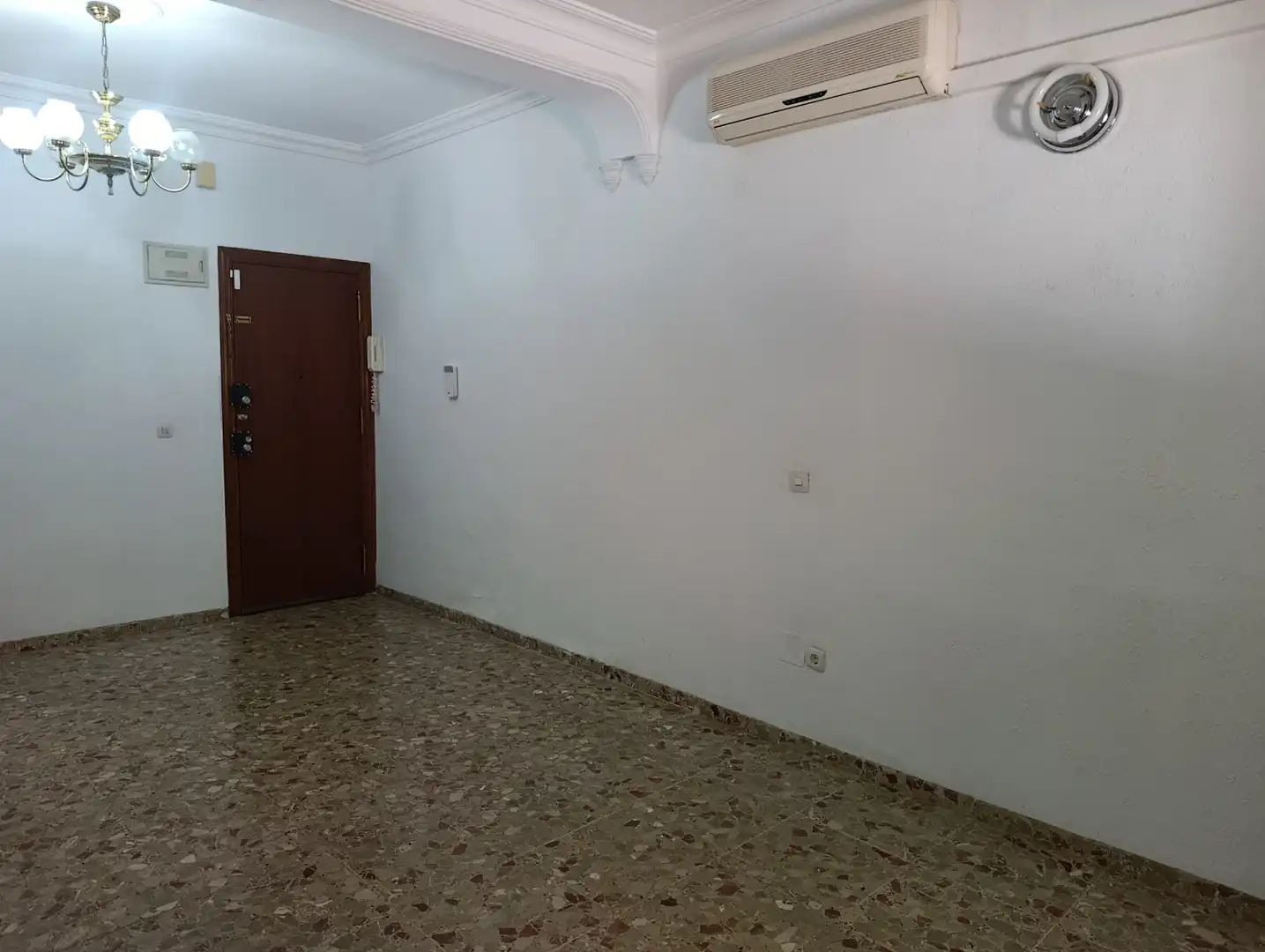 Flat for sale in Dos Hermanas  with Air Conditioner