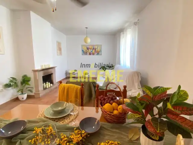 Casa aparellada amb terrassa en venda a Cuevas del Becerro