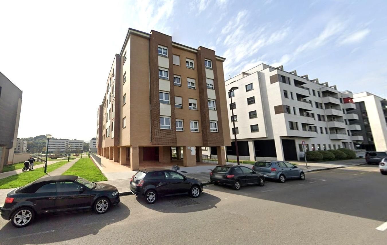 Vista exterior de Pis en venda en Gijón  amb Jardí privat i Terrassa