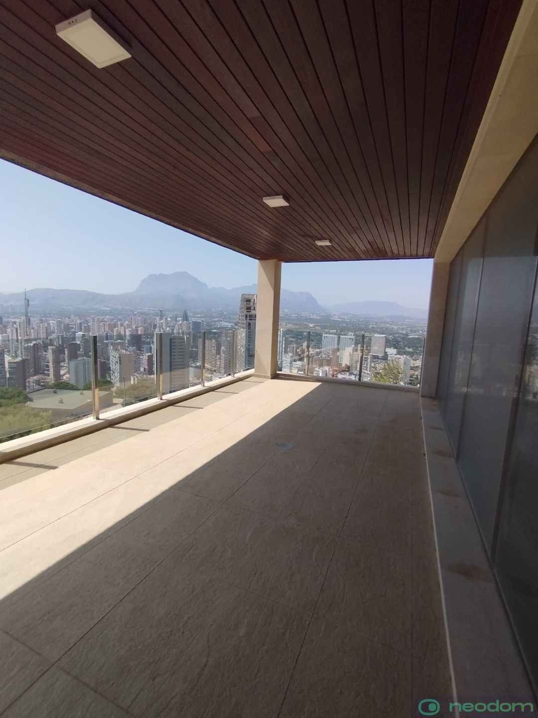 Terrassa de Pis de lloguer en Benidorm amb Aire condicionat, Terrassa i Traster