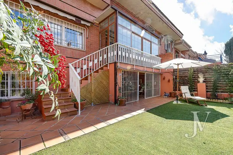 Jardí de Casa adosada en venda en Madrid amb Calefacció, Jardí privat i Terrassa