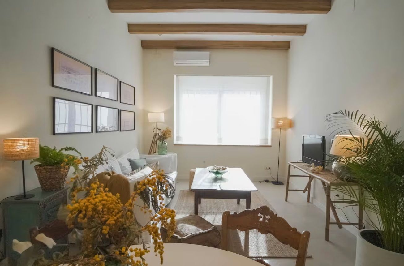 Sala de estar de Apartamento de alquiler en  Huelva Capital con Aire acondicionado, Calefacción y Parquet