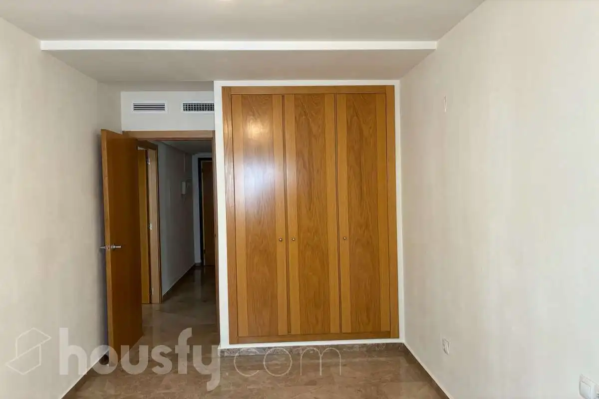 Bedroom of Flat for rent in Valencia  with Air Conditioner, Storage room and Balcony